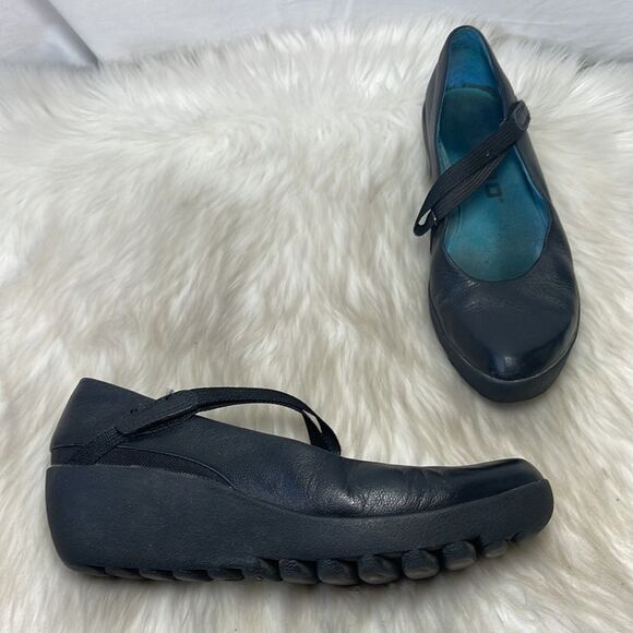 Tsubo Cori Black Leather Mary Jane Wedge Shoes Sz 8